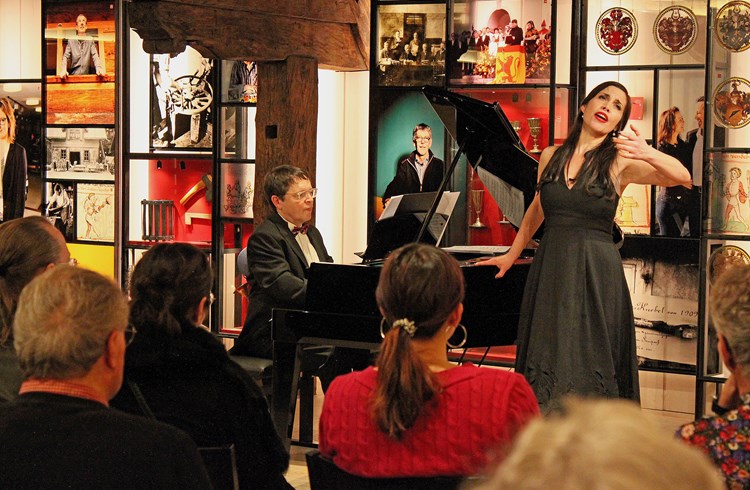 Die Mezzosopranistin Rahel Ava Indermaur und Pianist André Ducommun demonstrierten ihre grosse musikalische Ausdruckskraft. (Foto Roman Rieder)