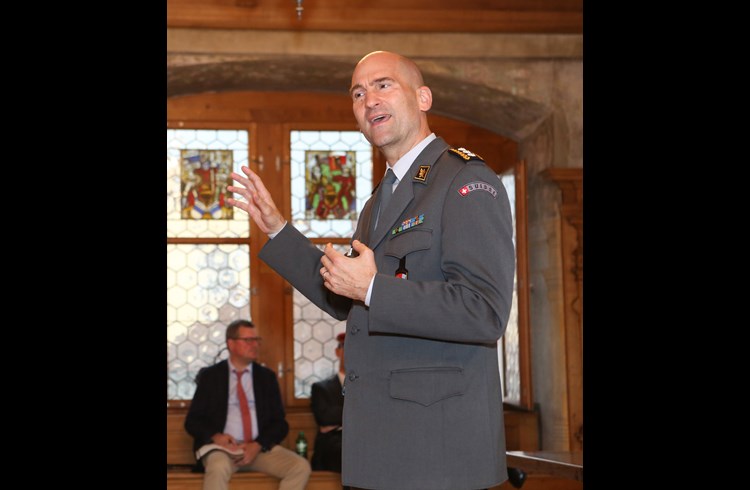 Armeechef Thomas Süssli – hier bei seinem Besuch im August 2022 in Sursee – skizziert ein düsteres Armee-Szenario für die Schweiz.   (Foto Ana Birchler-Cruz/Archiv)