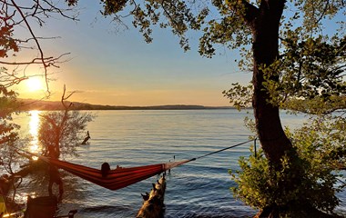 Warum in die Ferne schweifen, denn das Schöne liegt so nah, wie diese Abendstimmung am Sempachersee beweist. Für viele sind die Sommerferien nun vorbei, aber die nächsten kommen bestimmt. | Monika Näf-Flühler