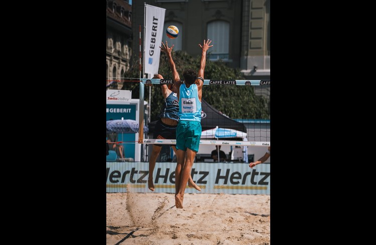 Luc Flückiger priorisiert das Beachvolley. Seit Frühling spielt er mit dem Kader.  (Foto zVg)